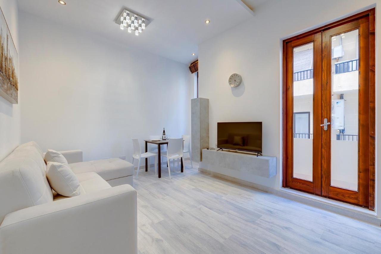 Modern Apartment In The Best Area Of Sliema Esterno foto