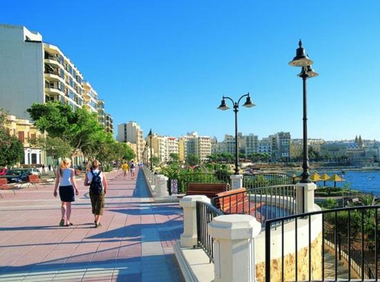Modern Apartment In The Best Area Of Sliema Esterno foto