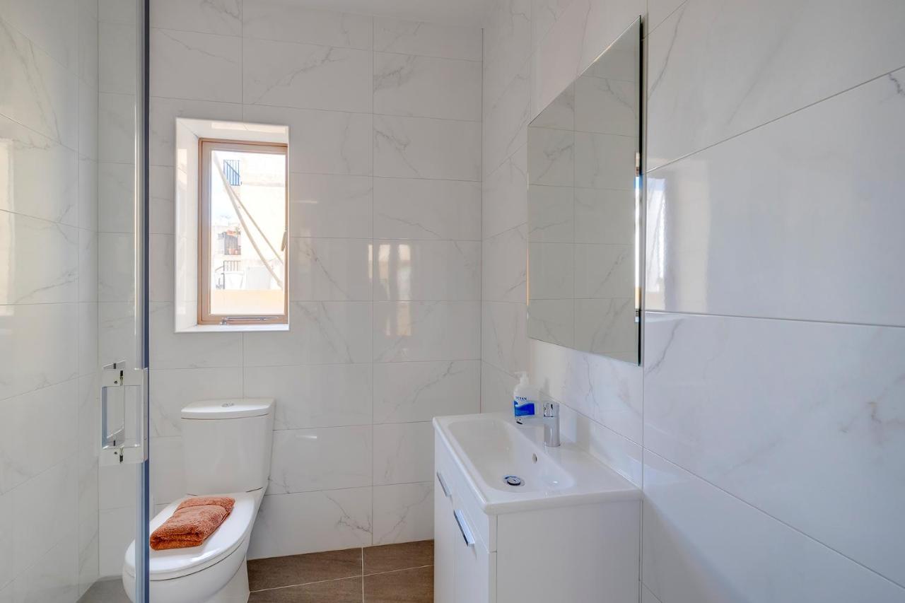 Modern Apartment In The Best Area Of Sliema Esterno foto
