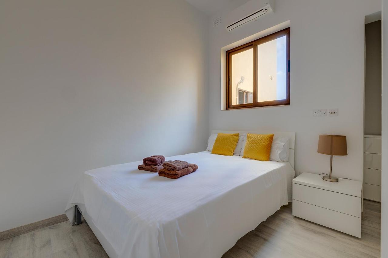 Modern Apartment In The Best Area Of Sliema Esterno foto