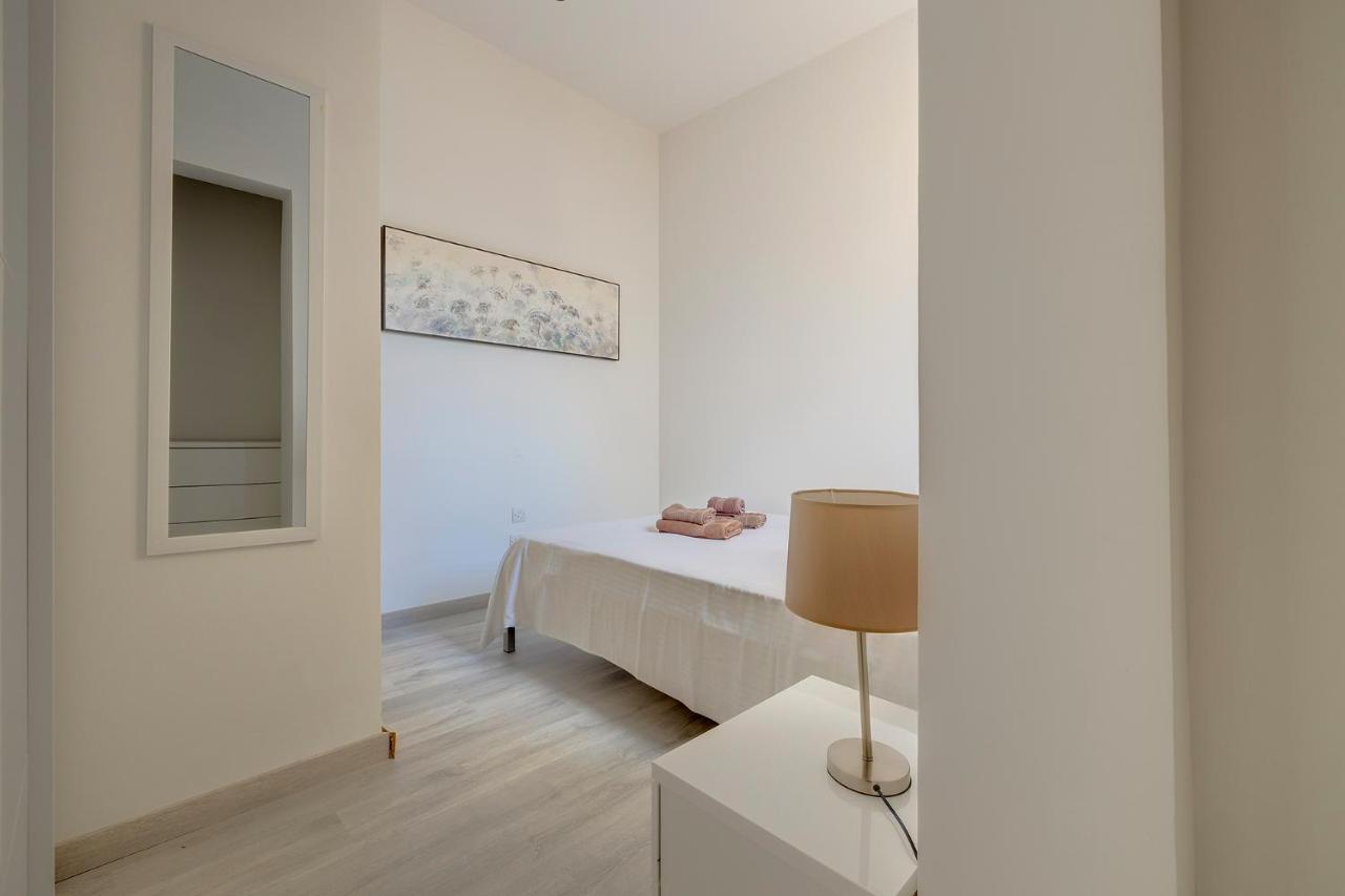 Modern Apartment In The Best Area Of Sliema Esterno foto